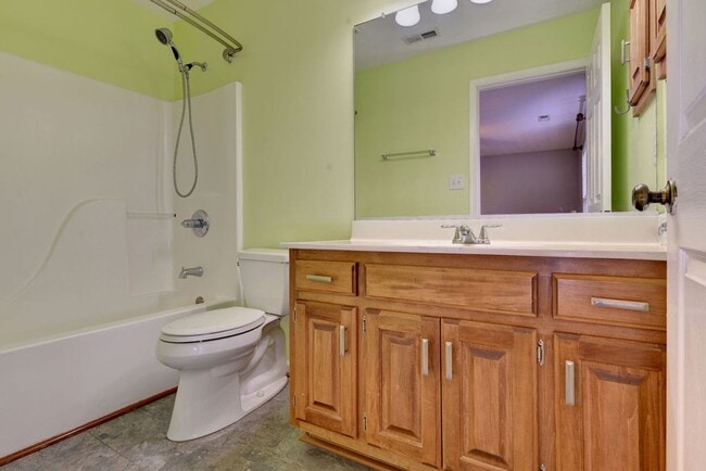 Building Photo - Spacious Rancher in Quiet Cul-de-sac