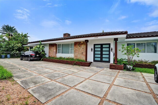 Building Photo - 3784 Sheridan Ave