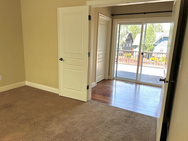 Building Photo - Century Drive Retreat Home - Minutes to Mt...