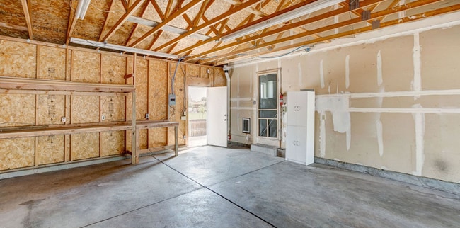 Building Photo - 747 Ponderosa Dr