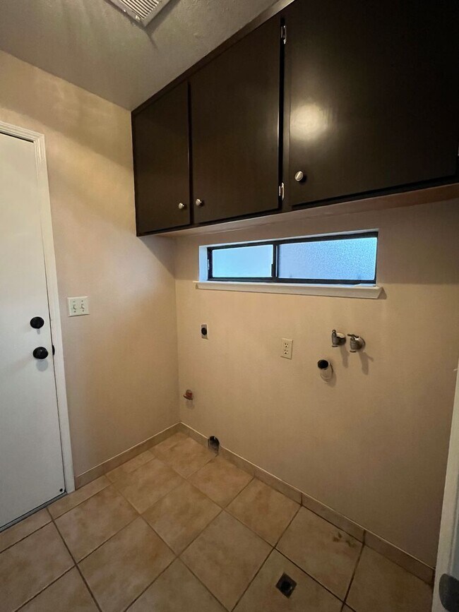 Building Photo - 3 Bedroom Home Coming Soon!