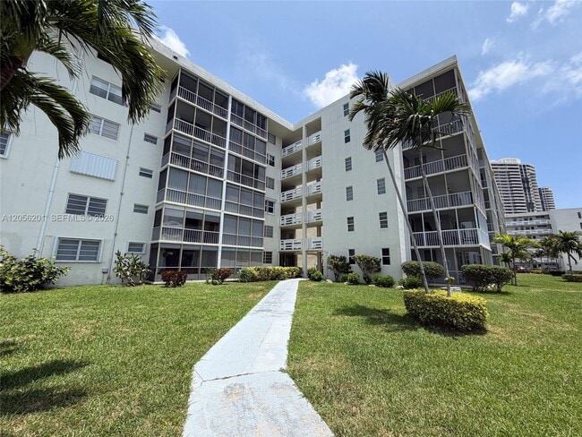 Building Photo - 3020 Marcos Dr