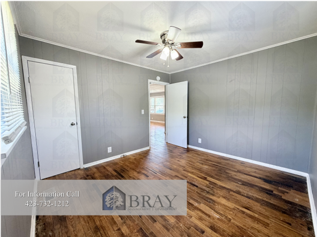Building Photo - Centrally located renovated 2-Bedroom with Hardwood Floors -- Johnson City