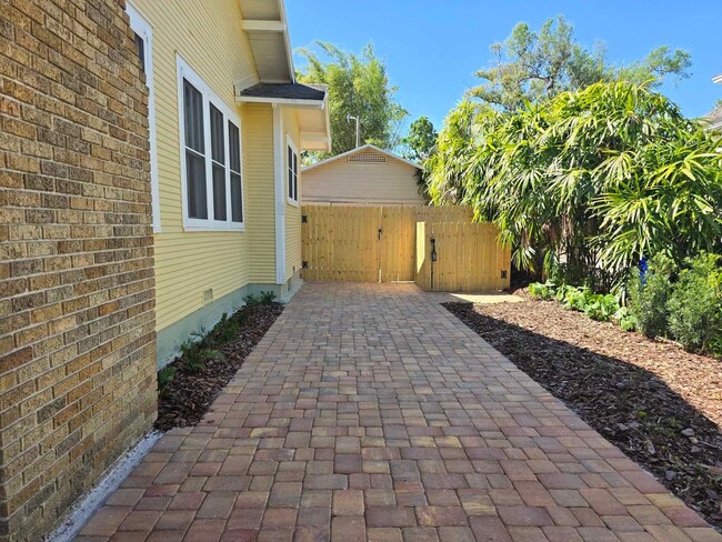 Building Photo - 3 Bed / 2 Bath home for RENT in Lakeland's...