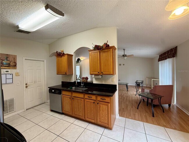 Building Photo - 232 Strawflower Ct