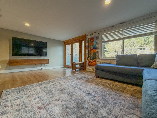 Building Photo - Cozy FURNISHED or  Unfurnished  2-Bed, 2-Bath Haven  on the creek!