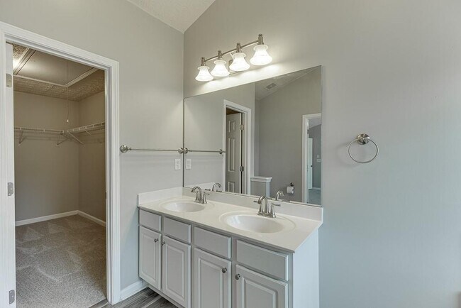 Building Photo - 678 Clairidge Elm Trail SW