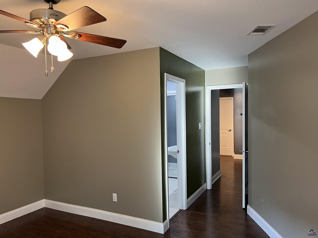 Building Photo - 108 Wilkes Ct