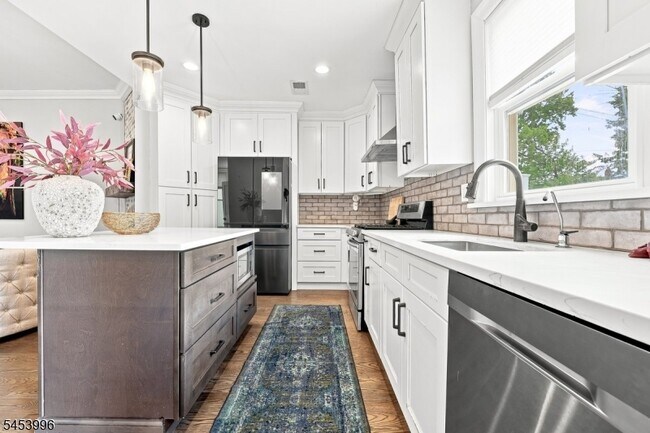 Building Photo - 64 Montague Pl