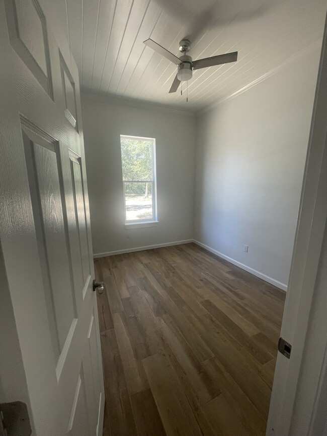 Building Photo - 311 Sherwood Rd