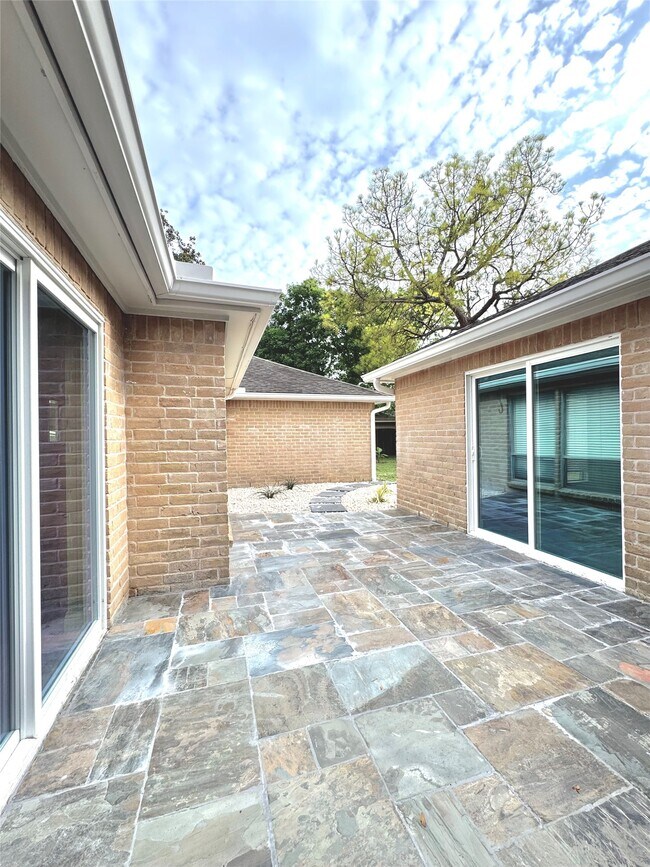 Building Photo - 14307 Piping Rock Ln