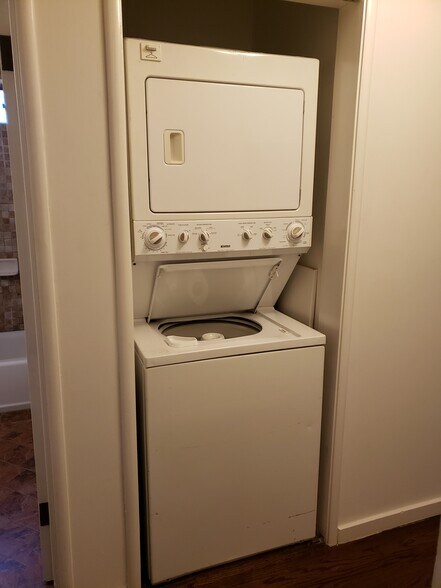In-unit Washer/Dryer - 1815 Broadway