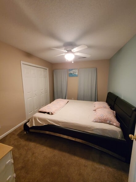 Building Photo - 6 Valley Glen Ct