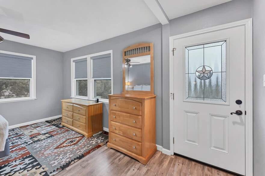 Building Photo - 1142 Amanda-SI ID1351227P