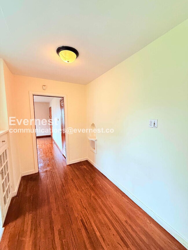 Building Photo - 3812 Drexel Dr