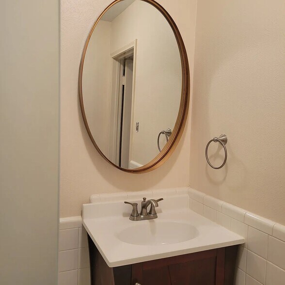 Building Photo - 1710 Scenic Dr