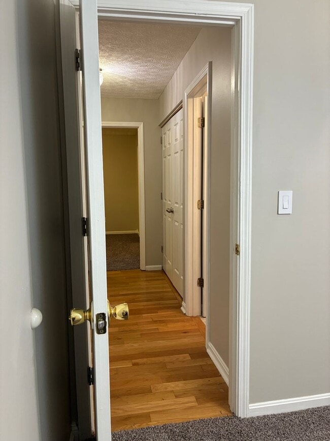 Building Photo - **NEW PRICE**   **New Paint**   **New Carpet**  Ready for YOU!!