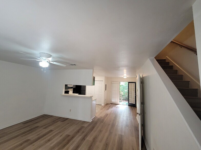 Building Photo - 2182 Timberwood Cir S