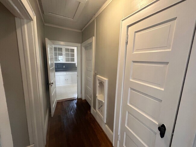 Building Photo - 128 S Edisto Ave