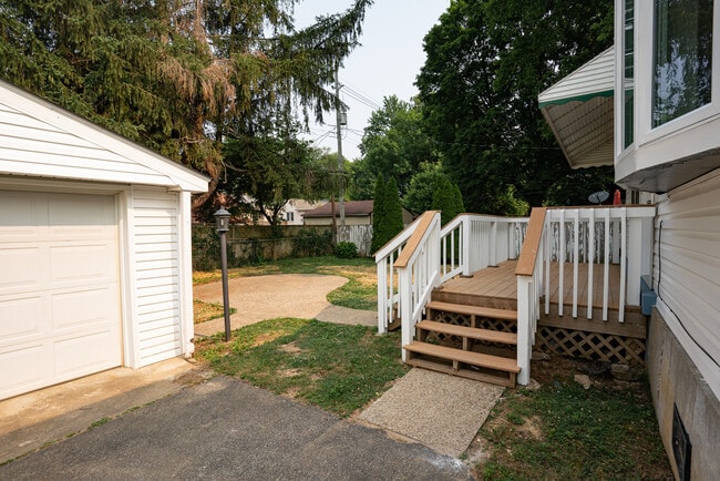 Building Photo - 218 Bramton Rd