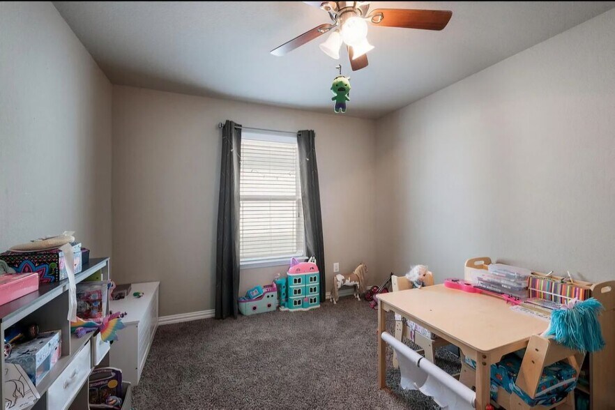 Building Photo - 8252 Breezy Cv