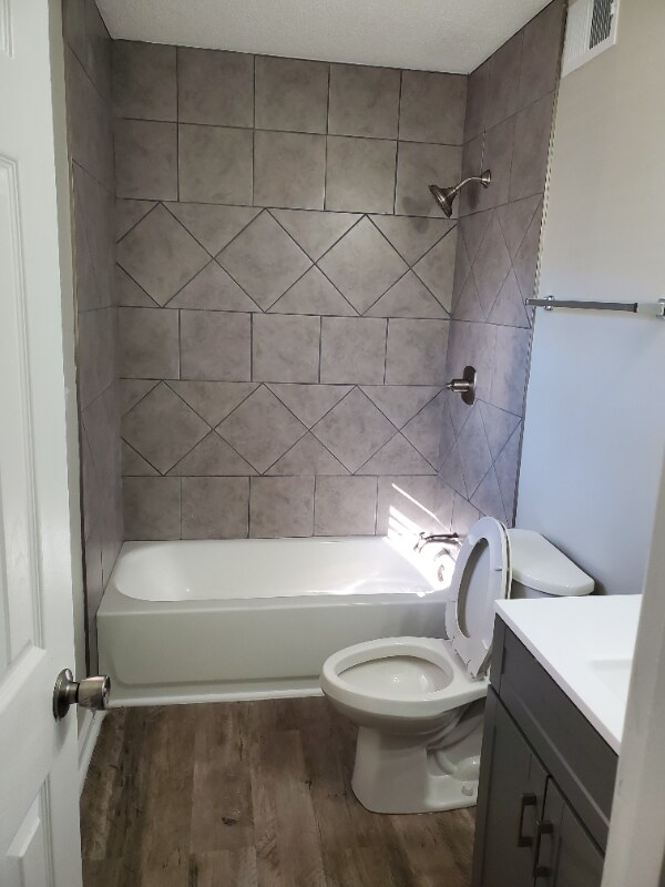 Building Photo - 601 Riverhill Cir
