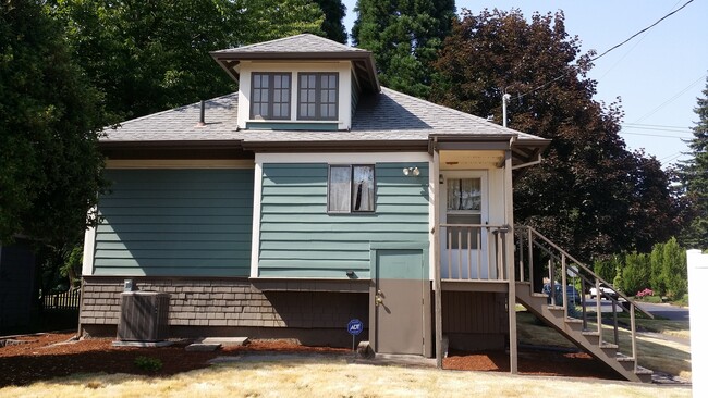 Building Photo - 3-Bedroom Bungalow in Newberg near GFU and...