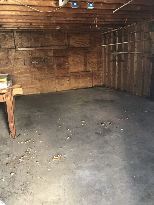 Building Photo - 3 bedroom 1 bath home