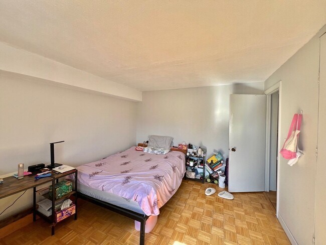 Building Photo - 4 Trowbridge Pl