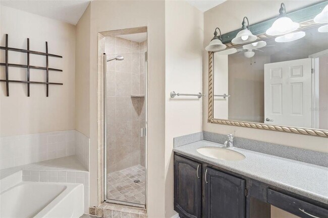 Building Photo - 2201 Coach House Blvd