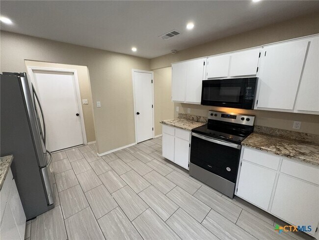 Building Photo - 2611 Littlewood Dr