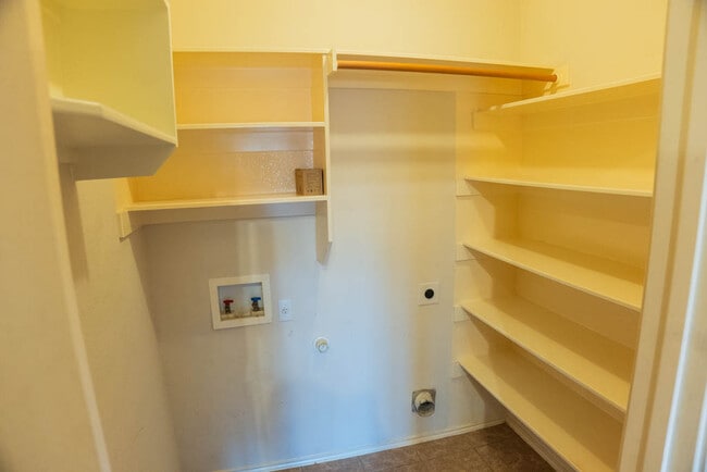 Building Photo - 404 Grisham Dr