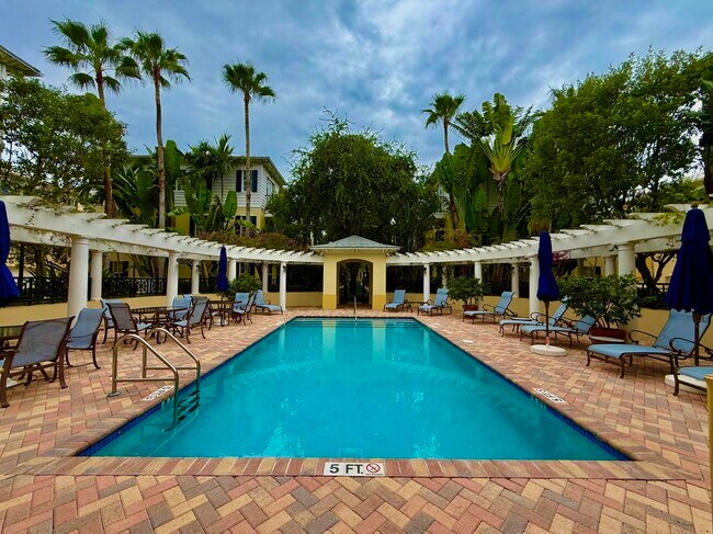 Building Photo - 319 Flamingo Dr
