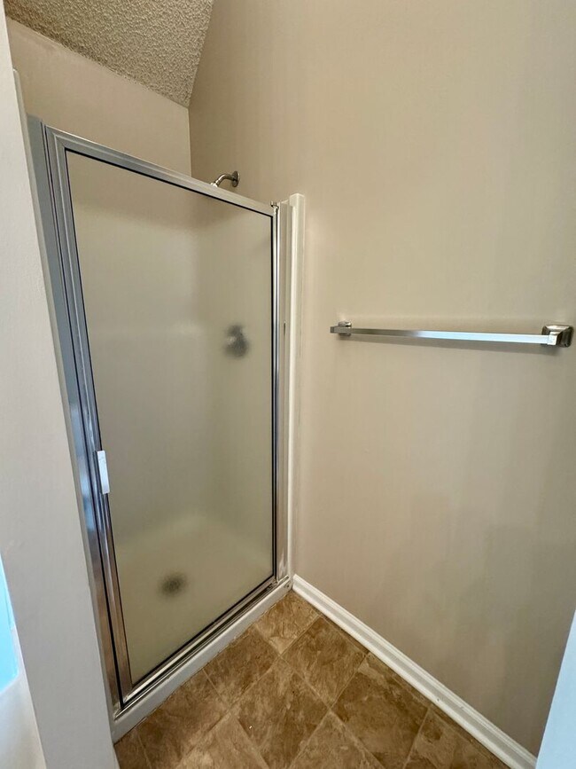 Building Photo - Ready to show!