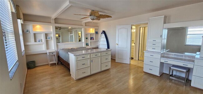 Building Photo - 10355 Paradise Blvd