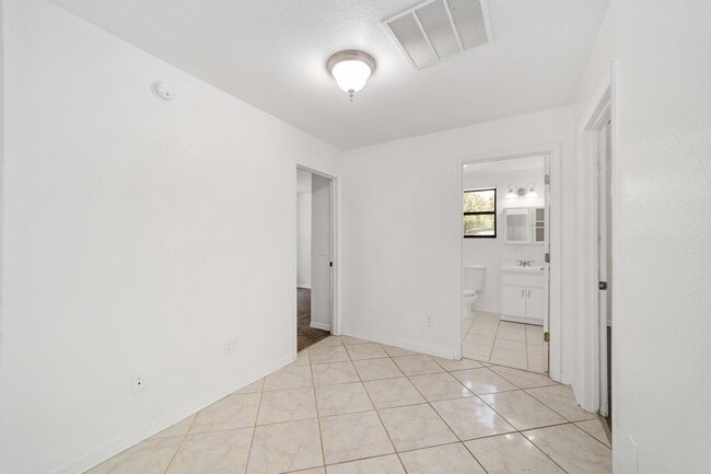 Building Photo - 12136 SW 41st Pl