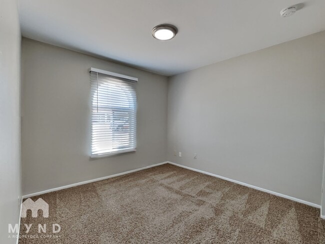 Building Photo - 5632 W Comet Ave