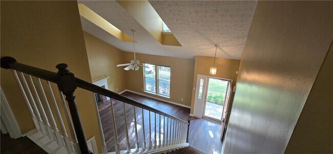 Building Photo - 10420 Summer Creek Dr