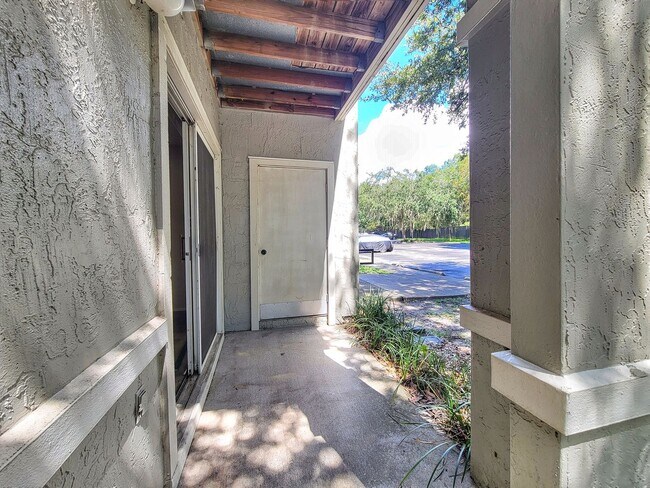 Building Photo - 3705 SW 27th St