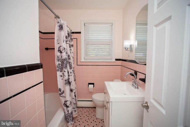 Building Photo - 196 Munger Ave