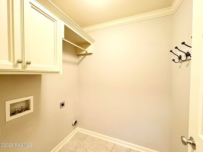Building Photo - 121 Troubadore Dr