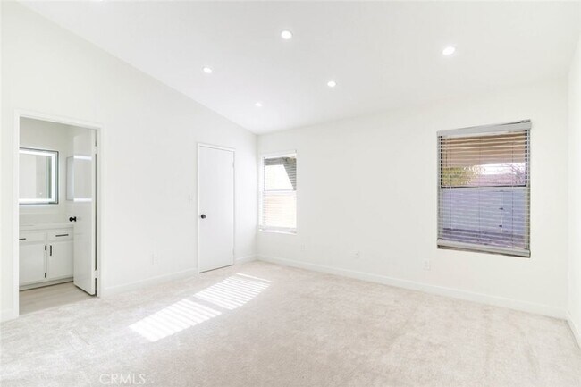 Building Photo - 514 E Ave J 9