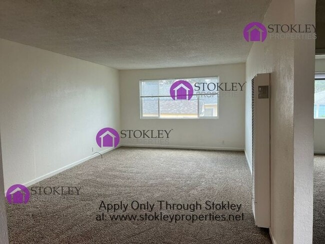 Building Photo - 35 Roberts St