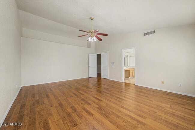 Building Photo - 1722 E Samuel Dr