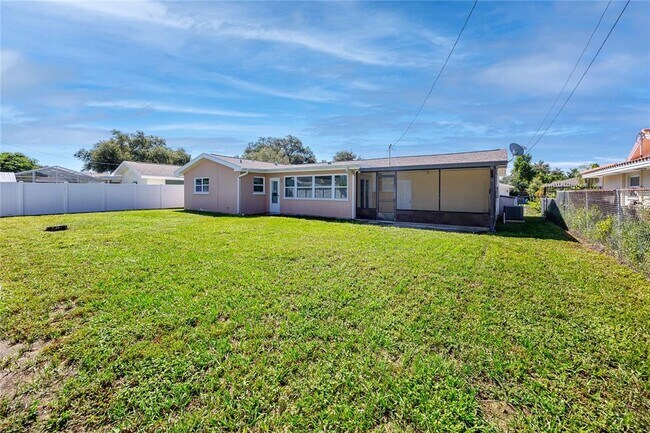 Building Photo - 3747 Shady Bluff Dr