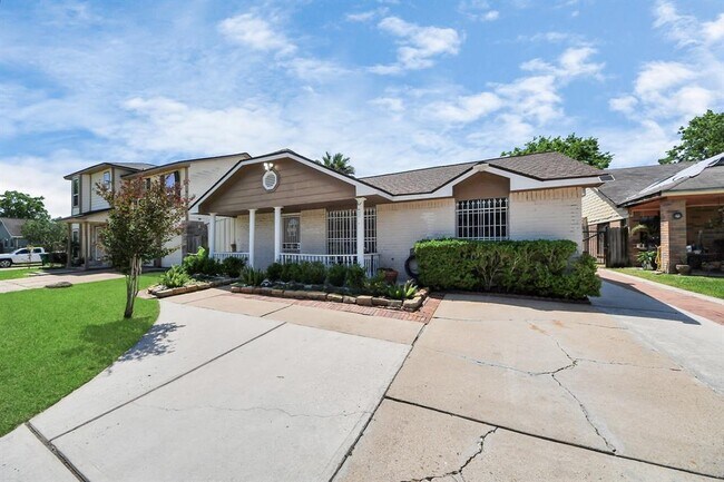 Building Photo - 12922 Grovemill Dr