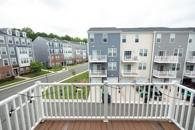 Building Photo - Gorgeous 3 Bedroom Townhome in Henrico!