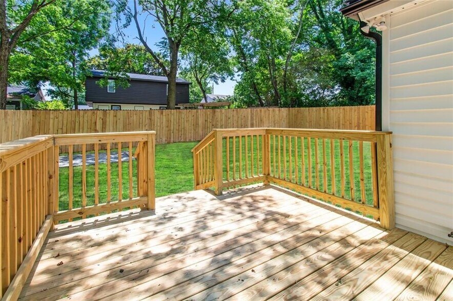 Large Fenced Yard - 288 Thornton St SW