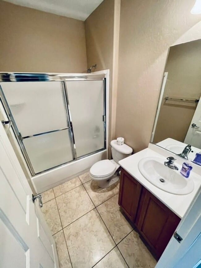 Building Photo - Beautiful Upgraded, single story home in a...