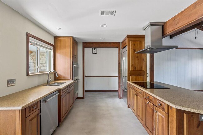 Building Photo - 1105 N Riviera Cir